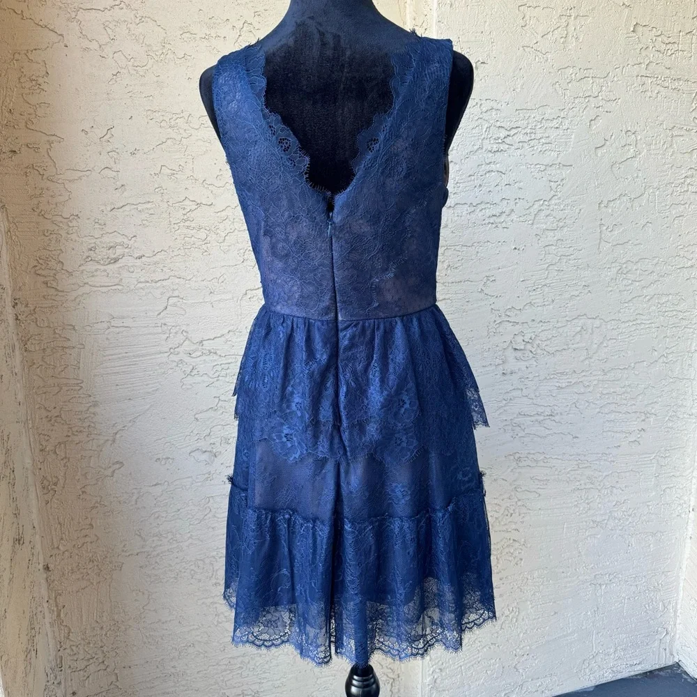 BCBGMaxAzria Navy Lace Cocktail Dress Sz S Sleeveless V-neck